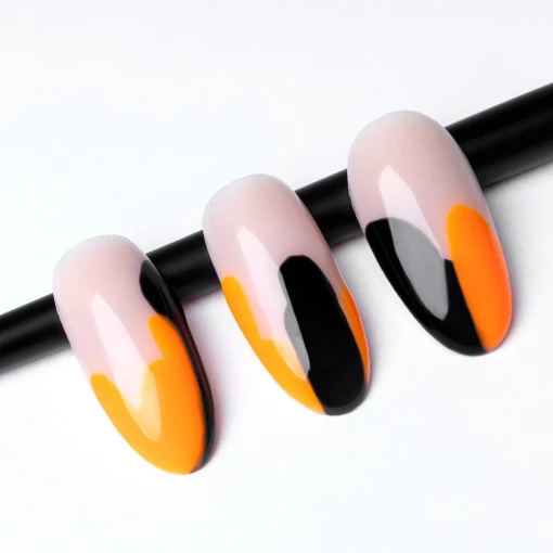 Czarno-pomarańczowa stylizacja paznokci na halloween