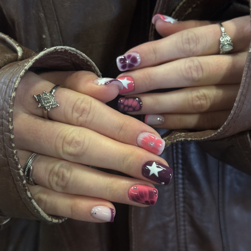 Manicure na lato - festiwalowa energia na paznokciach
